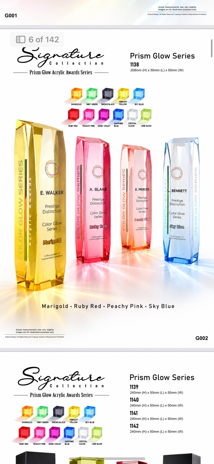 GoBig Prism Glow 1138 亚克力奖杯，展示黄、红、桃与蓝色